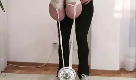 Lovelace korean vintage porn licking pussy before fuck.