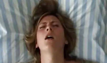 Lovelace vintage gay tube licks pussy of the chick before penetration in the tap water